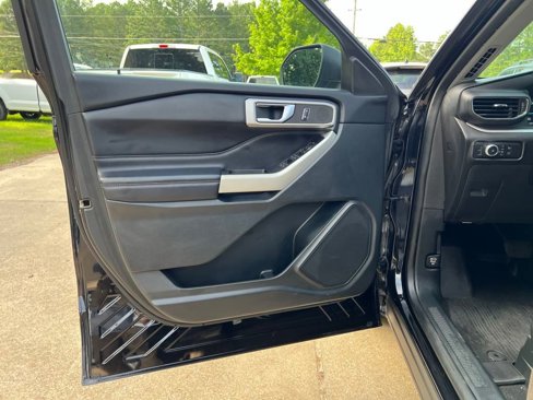 Used 2021 Ford Explorer XLT w/ Equipment Group 202A image 11