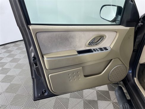 Used 2006 Mercury Mariner Luxury image 16