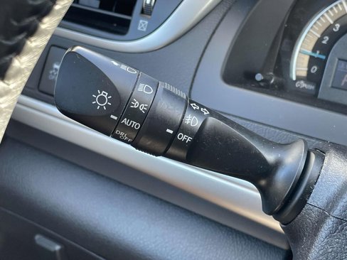 Used 2014 Toyota Camry image 11