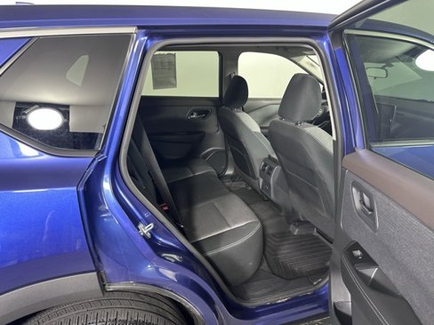 Used 2021 Nissan Rogue SV image 11