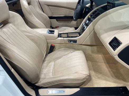 Used 2016 Aston Martin DB9 GT image 21