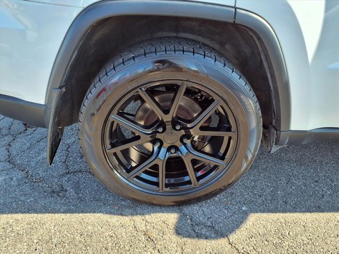 Used 2014 Jeep Grand Cherokee Limited w/ Luxury Group II image 34