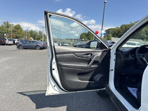Used 2017 Nissan Rogue S image 10