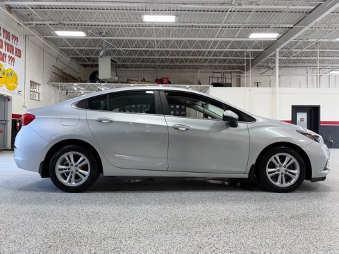 Used 2017 Chevrolet Cruze LT image 11