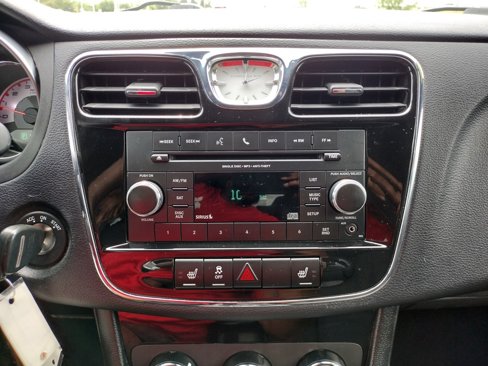 Used 2013 Chrysler 200 Touring image 3