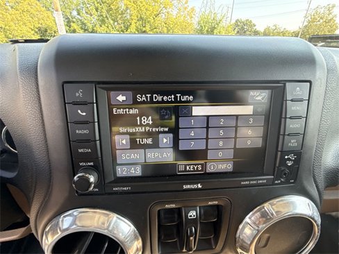 Used 2017 Jeep Wrangler Unlimited Sahara w/ Connectivity Group image 13