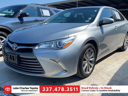 Used 2017 Toyota Camry SE image 1