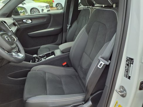 Certified 2023 Volvo C40 P8 Recharge Ultimate image 18