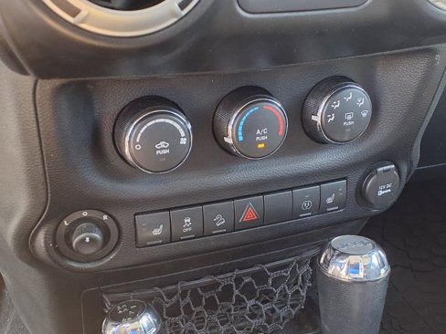 Used 2015 Jeep Wrangler Unlimited Sahara w/ Connectivity Group image 14
