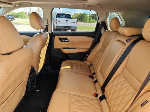 Used 2021 Nissan Rogue Platinum image 9
