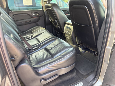 Used 2007 Chevrolet Suburban LTZ w/ LTZ Preferred Equipment Group image 9