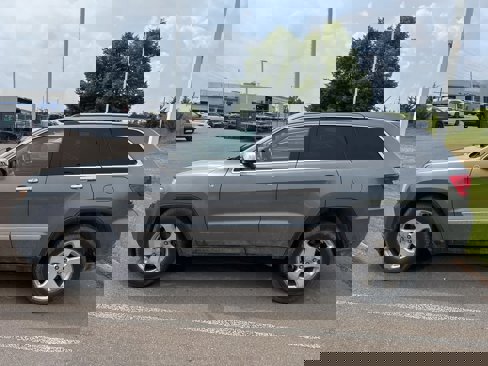 Used 2013 Jeep Grand Cherokee Overland Summit image 16