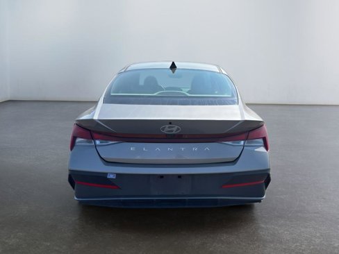 Certified 2024 Hyundai Elantra SE image 6