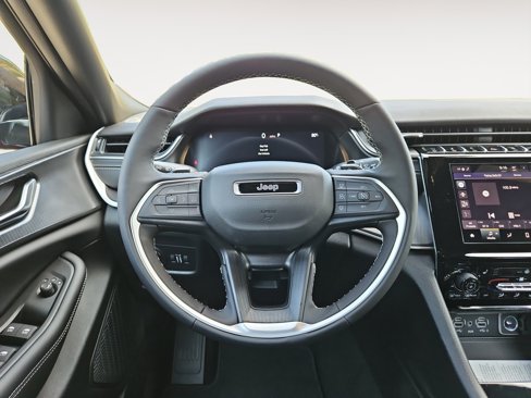 New 2025 Jeep Grand Cherokee L Altitude image 12