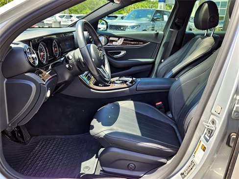 Used 2019 Mercedes-Benz E 300 image 3