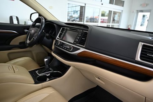 Used 2018 Toyota Highlander Limited Platinum image 14