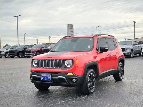 Used 2023 Jeep Renegade Latitude image 2
