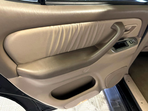 Used 2001 Toyota Sequoia Limited image 22
