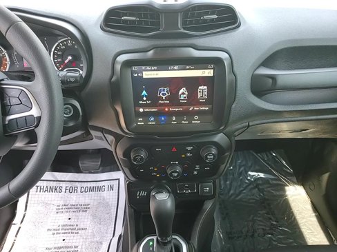 Used 2023 Jeep Renegade Latitude image 17