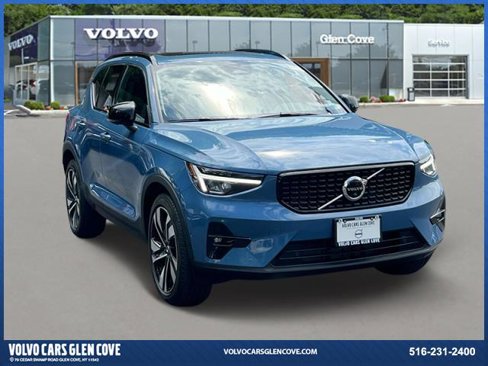 Certified 2023 Volvo XC40 B5 Plus w/ Protection Package Premier image 1