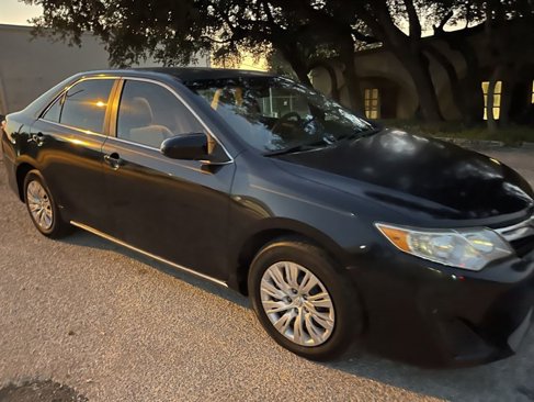 Used 2012 Toyota Camry LE image 5