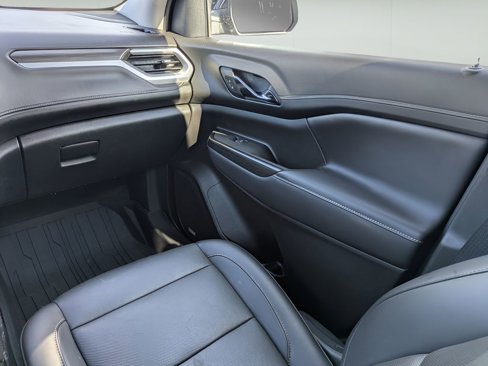 Used 2023 GMC Acadia SLT image 16