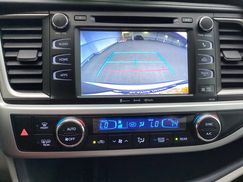 Used 2016 Toyota Highlander XLE image 12