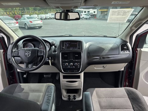 Used 2020 Dodge Grand Caravan SE w/ UConnect Hands-Free Group image 14