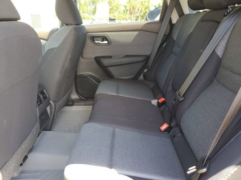 Used 2023 Nissan Rogue SV image 9