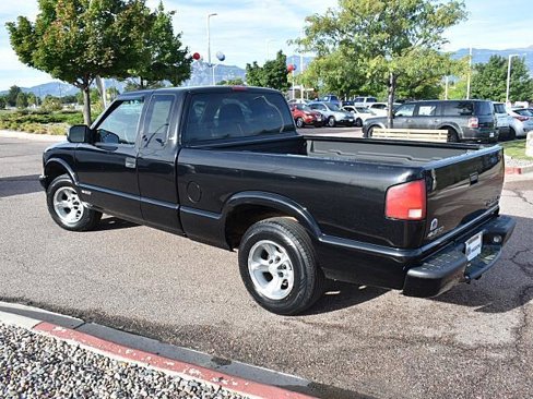 Used 2001 Chevrolet S10 Pickup LS w/ Preferred Equipment Group image 4