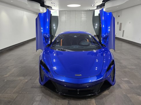 Used 2023 McLaren Artura image 21