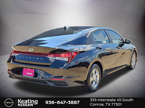 Used 2022 Hyundai Elantra SE image 3