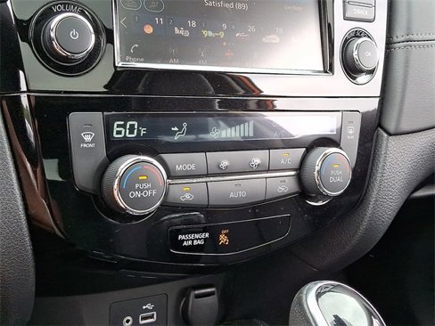 Used 2019 Nissan Rogue SL w/ Premium Package image 17