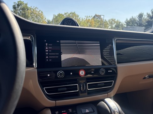 Used 2025 Porsche Macan image 19