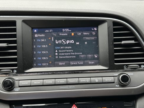 Used 2017 Hyundai Elantra Limited image 11