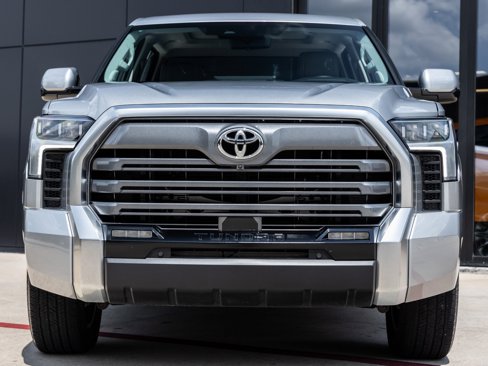 Used 2023 Toyota Tundra Limited image 4