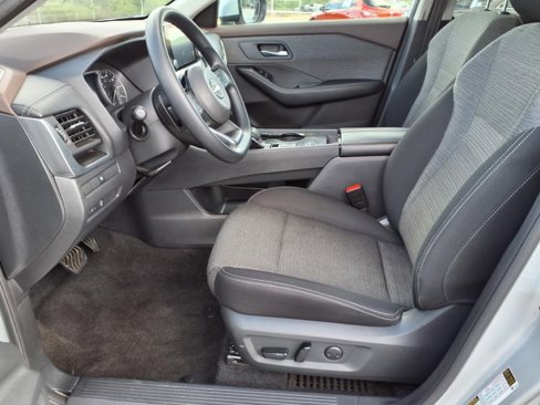 Used 2023 Nissan Rogue SV image 8