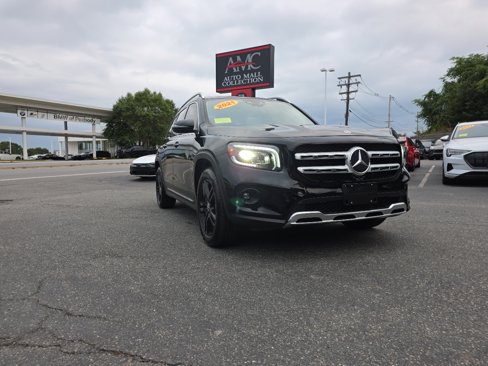 Used 2021 Mercedes-Benz GLB 250 4MATIC w/ Premium Package image 9