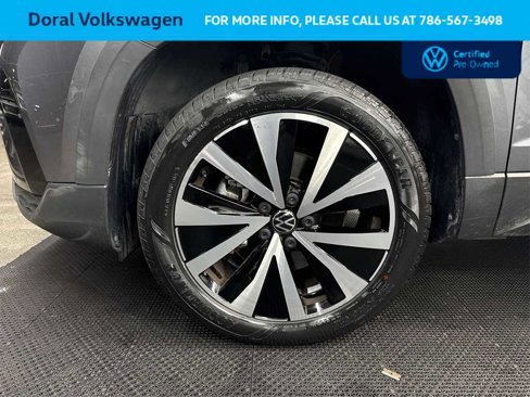 Certified 2022 Volkswagen Taos SE image 10