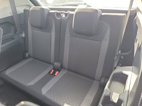 Used 2020 Volkswagen Tiguan S image 12