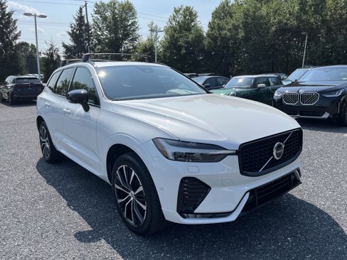 Used 2023 Volvo XC60 B5 Plus w/ Climate Package image 3