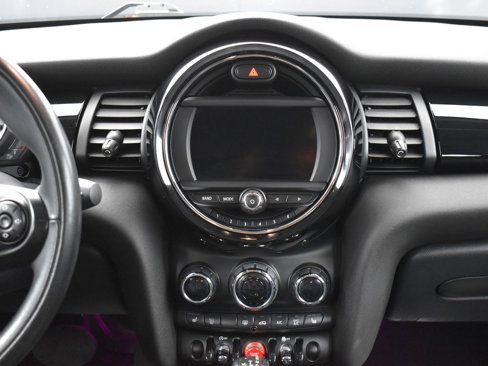 Used 2019 MINI Cooper 4-Door Hardtop w/ Premium Package image 19