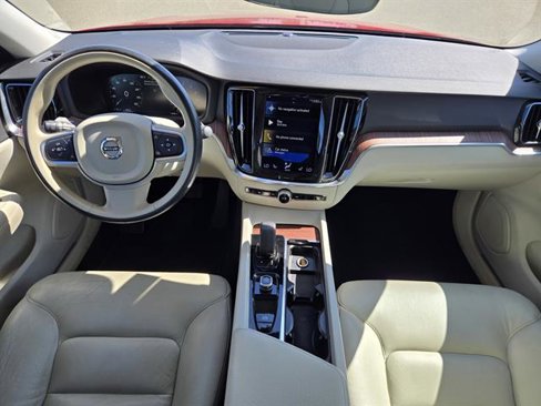 Used 2022 Volvo S60 B5 Momentum image 14
