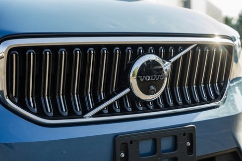 Certified 2023 Volvo XC40 B5 Plus w/ Driver Assist Package image 11