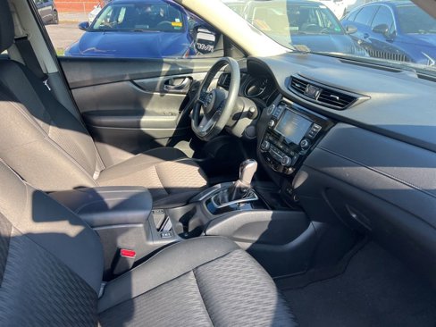 Used 2018 Nissan Rogue SV w/ Premium Package image 27