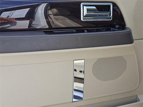 Used 2016 Lincoln Navigator Reserve image 23