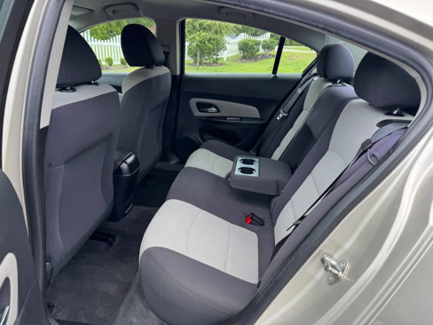 Used 2013 Chevrolet Cruze LS image 25