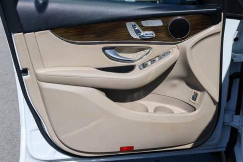 Used 2019 Mercedes-Benz GLC 300 w/ Premium Package image 10