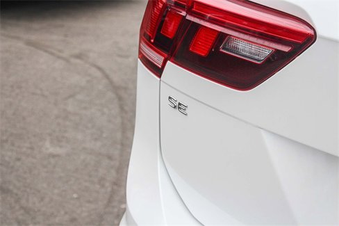 Used 2022 Volkswagen Tiguan SE R-Line image 9