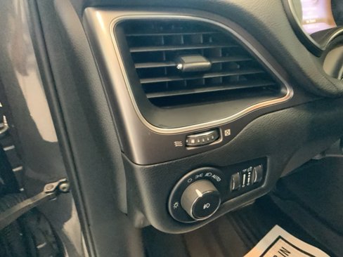 Used 2022 Jeep Cherokee Latitude Lux w/ Mopar Interior Package image 17
